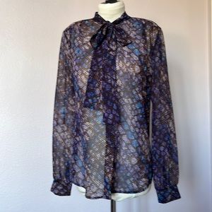 Beautiful Blouse w/ Bow-Tie Neckline